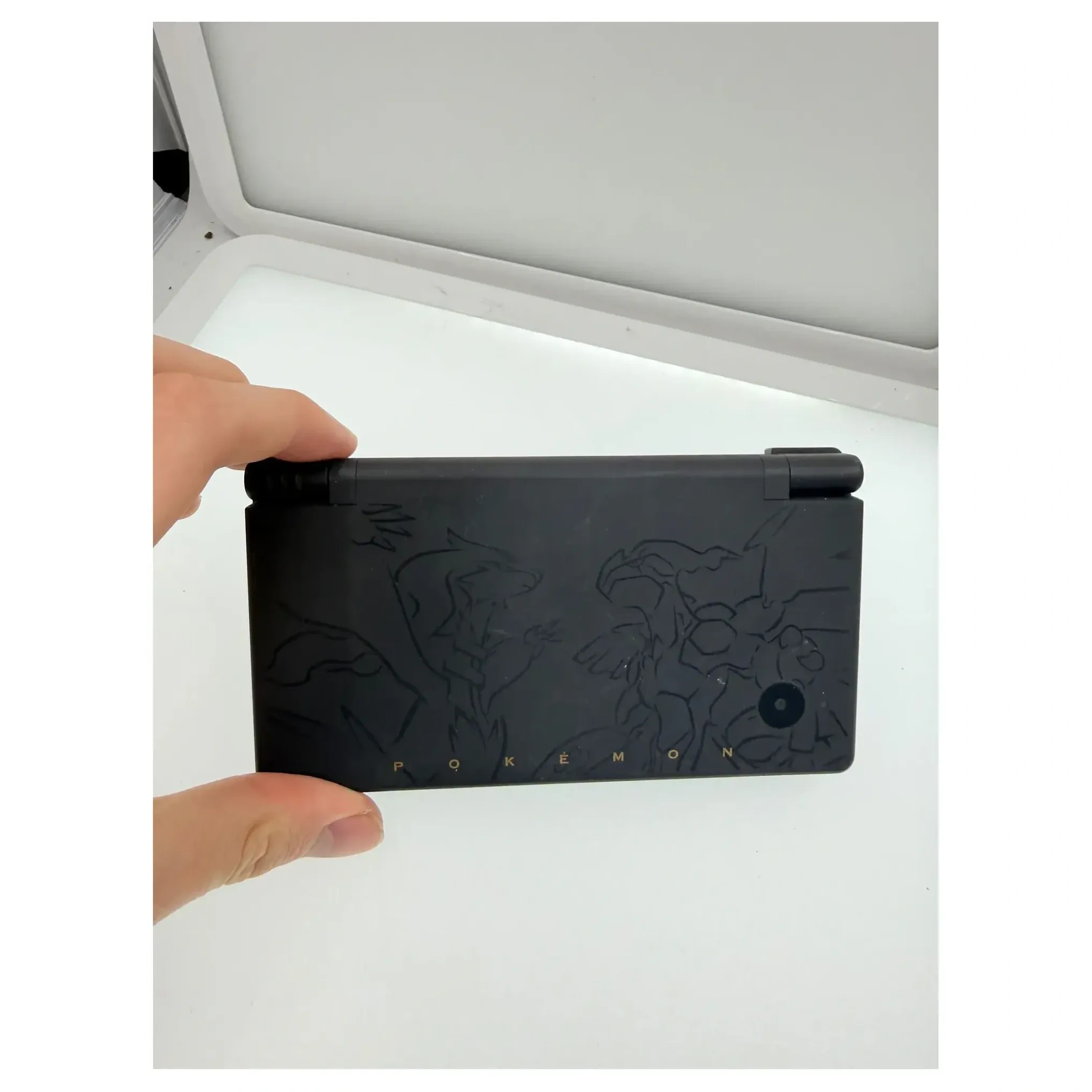 Nintendo DSi Pokemon Black Version Edition (Reshiram & Zekrom) (Nintendo DS) — Losse console, Goed staat — origineel kopen bij Gameshop Enter