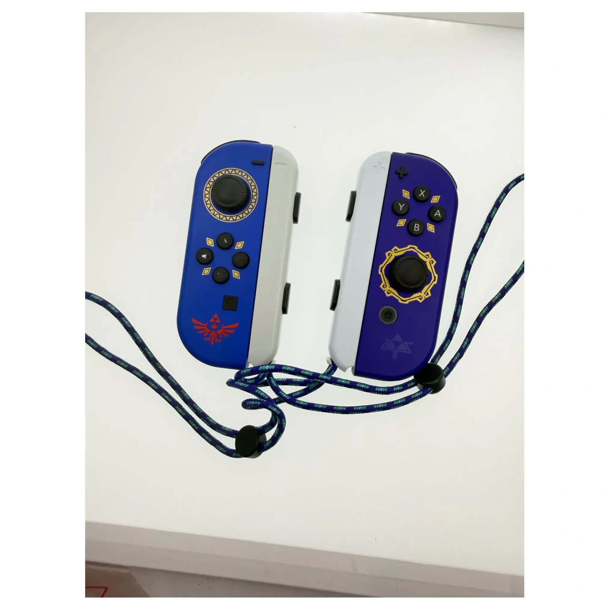 Nintendo Switch JoyCon set — The Legend of Zelda: Skyward Sword editie (Nintendo Switch) Losse cartridge — Goed staat — origineel kopen bij Gameshop Enter
